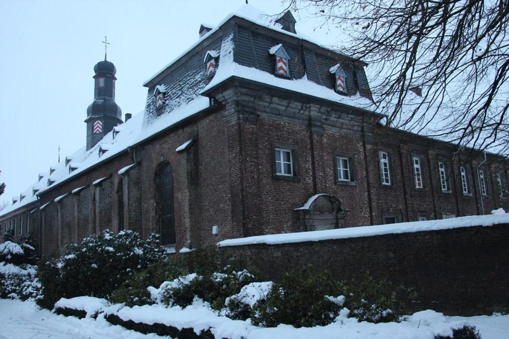 Nikolauskloster Jüchen Eksteriør bilde